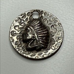 Silver tone Indian chief portrait  3D plate Tribal Pendant charm